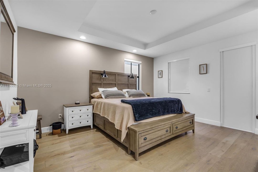 En Venta: $994,900 (5 camas, 4 baños, 2696 Pies cuadrados)