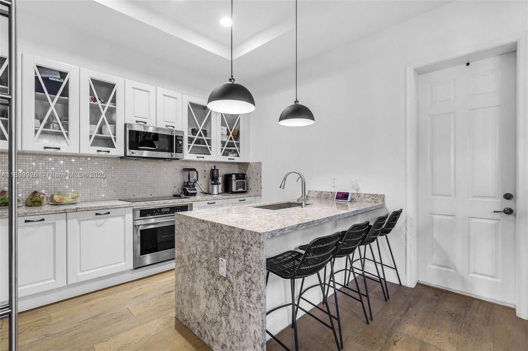 En Venta: $994,900 (5 camas, 4 baños, 2696 Pies cuadrados)