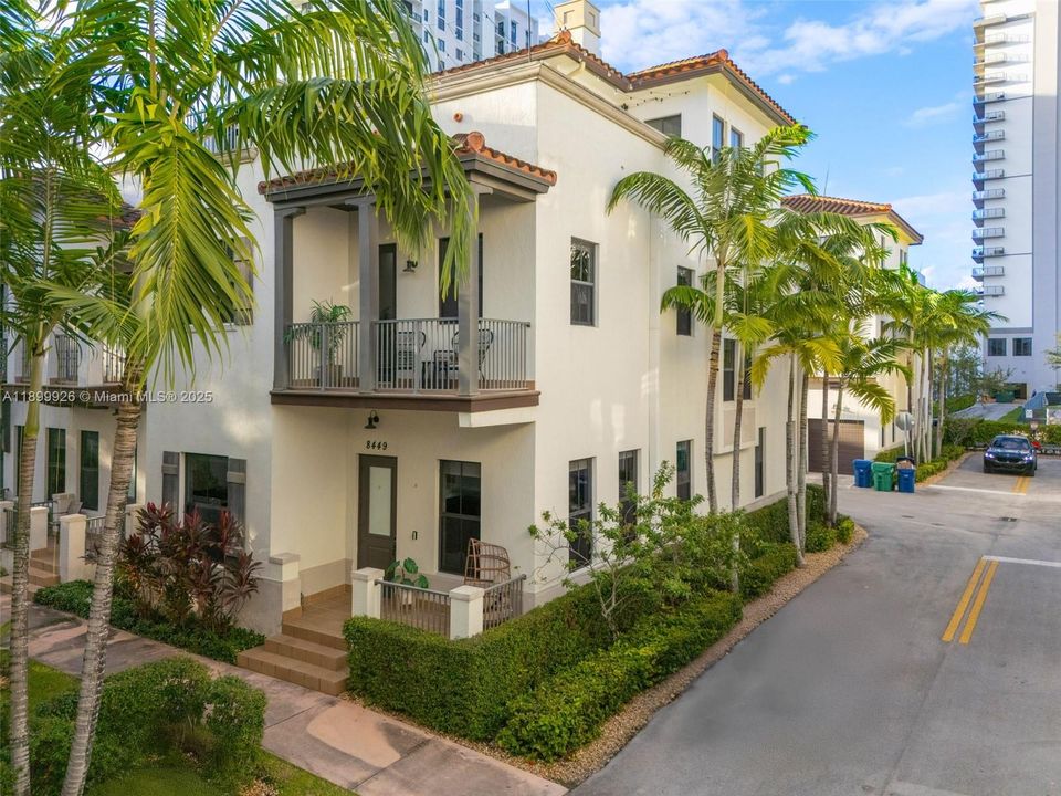 En Venta: $994,900 (5 camas, 4 baños, 2696 Pies cuadrados)