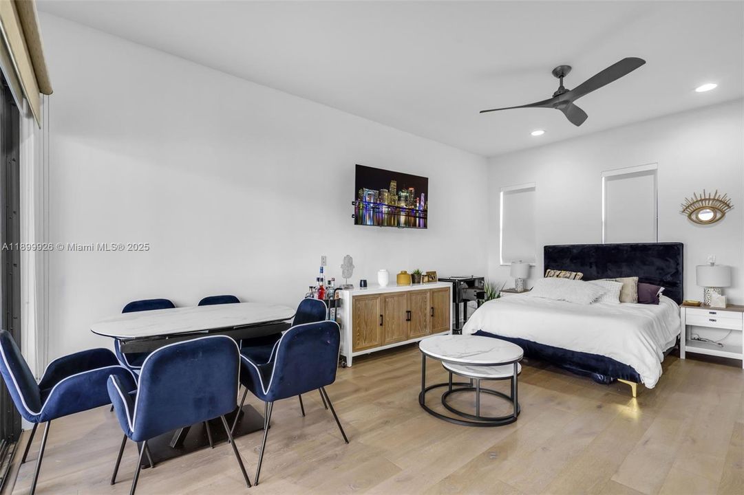 En Venta: $994,900 (5 camas, 4 baños, 2696 Pies cuadrados)