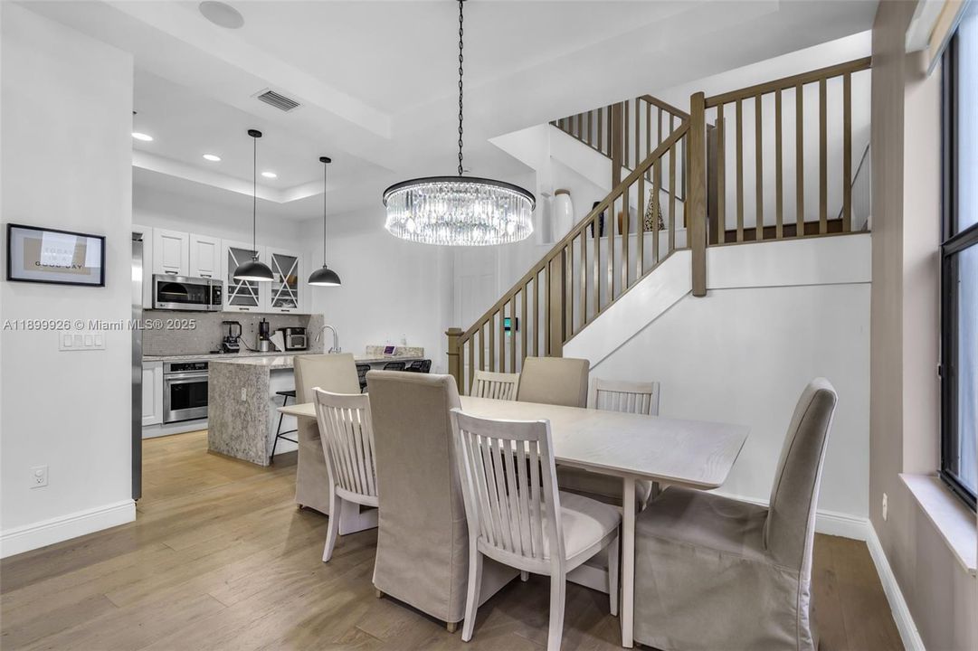 En Venta: $994,900 (5 camas, 4 baños, 2696 Pies cuadrados)