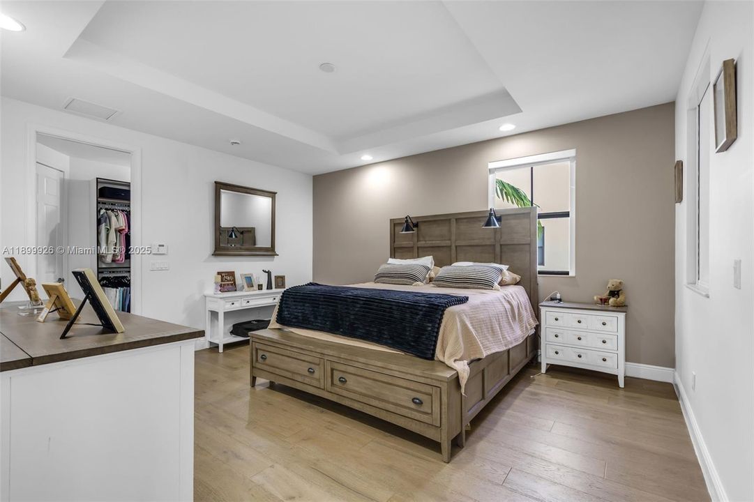 En Venta: $994,900 (5 camas, 4 baños, 2696 Pies cuadrados)