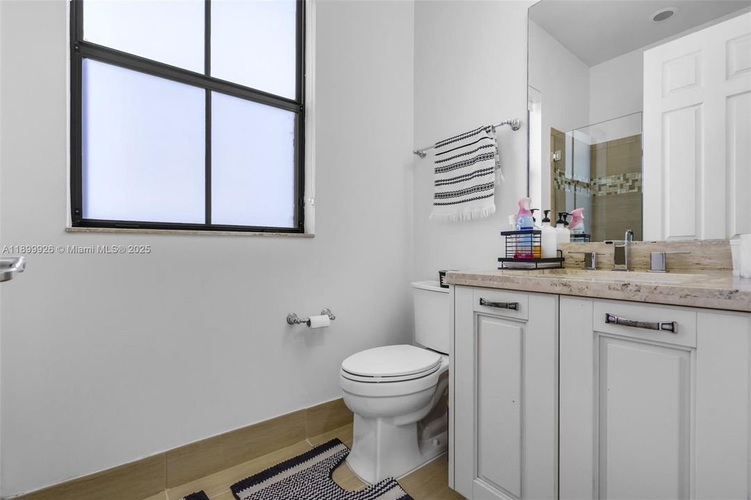 En Venta: $994,900 (5 camas, 4 baños, 2696 Pies cuadrados)