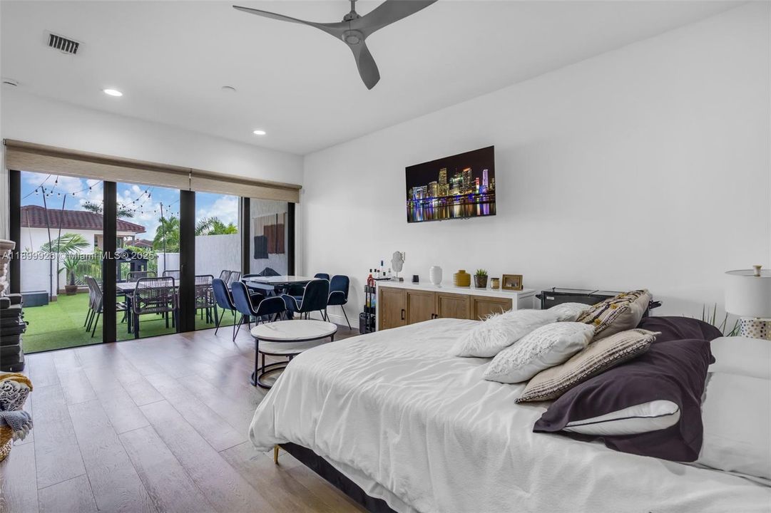 En Venta: $994,900 (5 camas, 4 baños, 2696 Pies cuadrados)