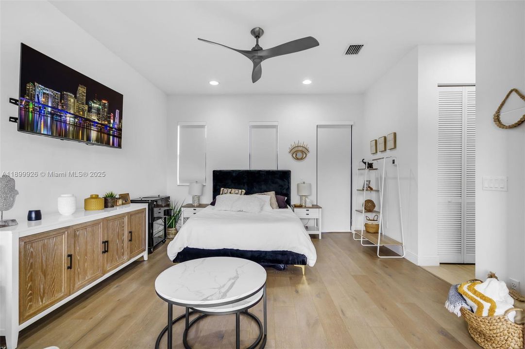 En Venta: $994,900 (5 camas, 4 baños, 2696 Pies cuadrados)