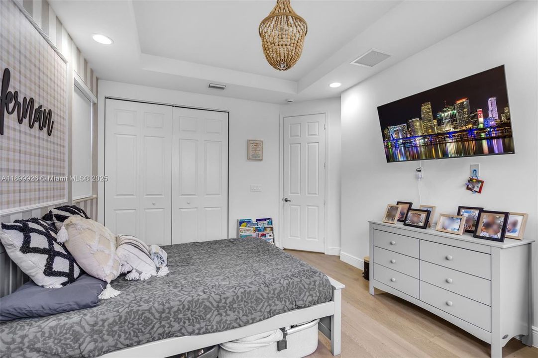 En Venta: $994,900 (5 camas, 4 baños, 2696 Pies cuadrados)