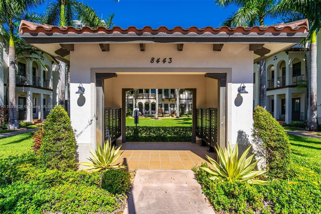 En Venta: $994,900 (5 camas, 4 baños, 2696 Pies cuadrados)