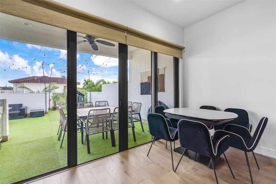 En Venta: $994,900 (5 camas, 4 baños, 2696 Pies cuadrados)