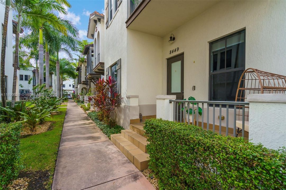 En Venta: $994,900 (5 camas, 4 baños, 2696 Pies cuadrados)