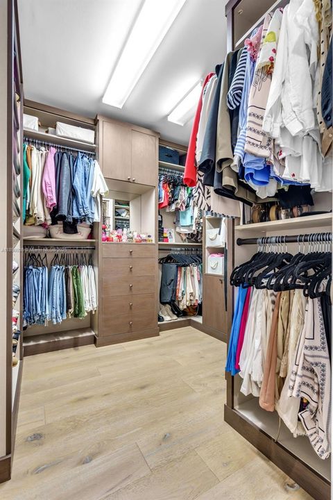 En Venta: $994,900 (5 camas, 4 baños, 2696 Pies cuadrados)