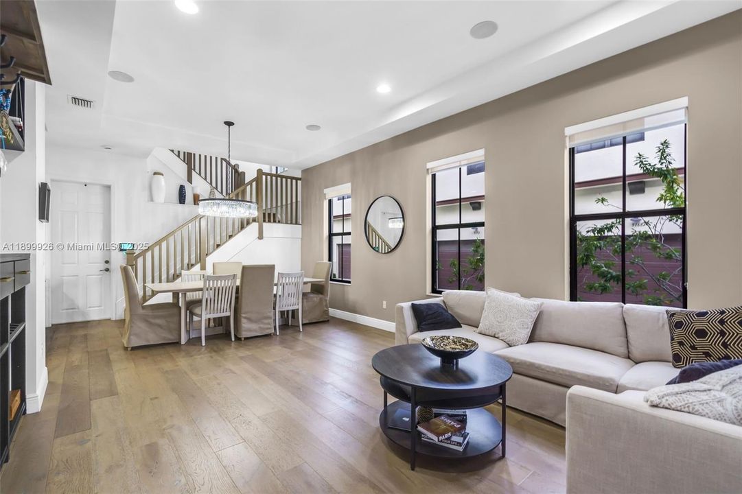 En Venta: $994,900 (5 camas, 4 baños, 2696 Pies cuadrados)