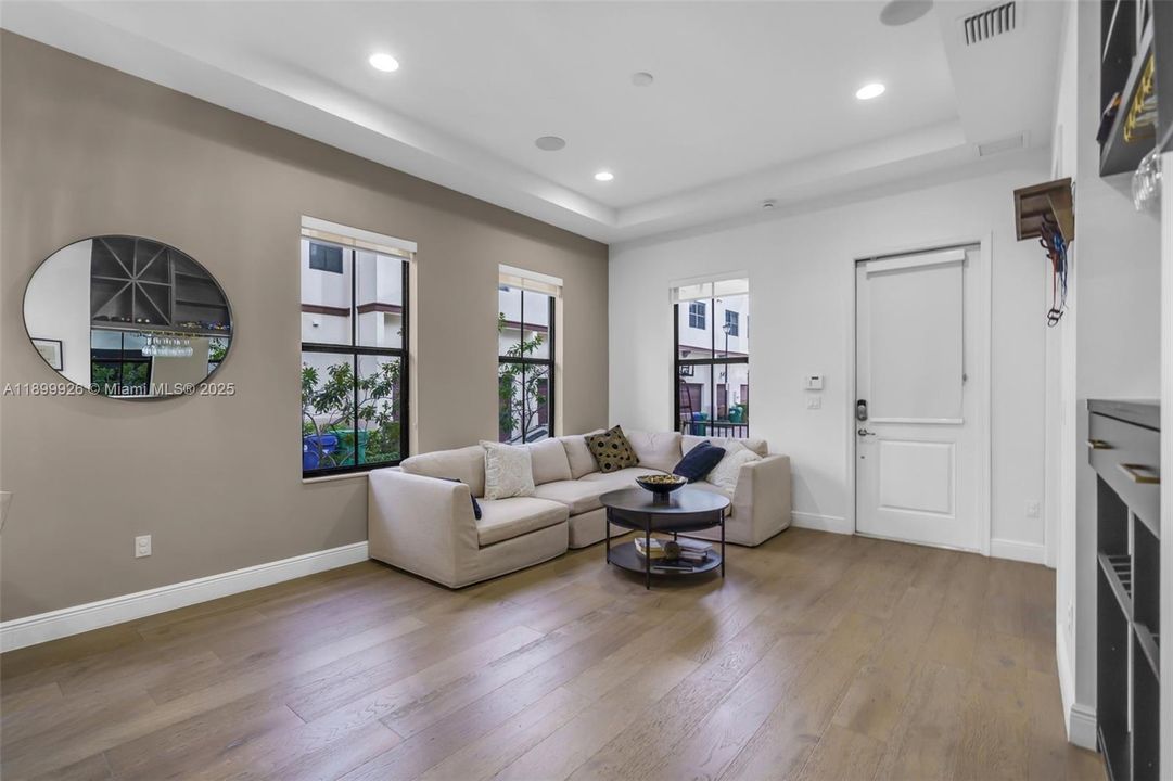 En Venta: $994,900 (5 camas, 4 baños, 2696 Pies cuadrados)