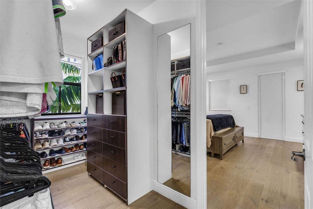 En Venta: $994,900 (5 camas, 4 baños, 2696 Pies cuadrados)