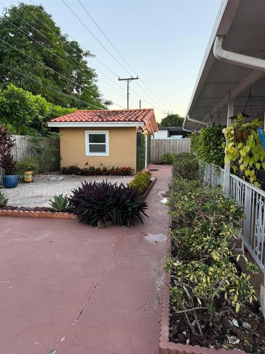 For Sale: $875,000 (4 beds, 2 baths, 1517 Square Feet)