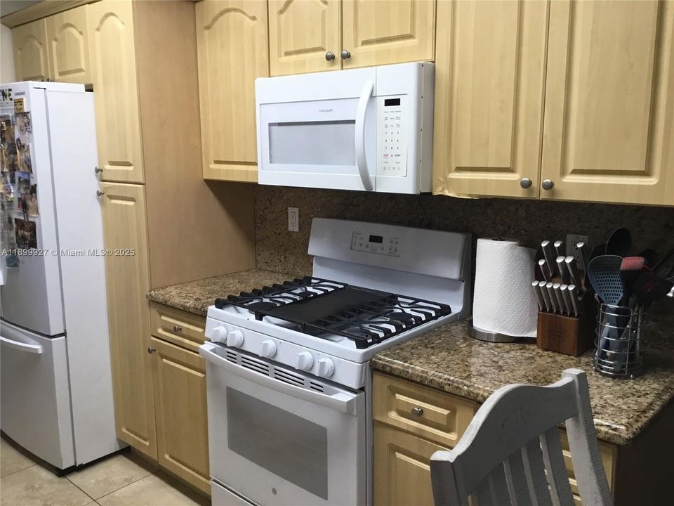 For Sale: $875,000 (4 beds, 2 baths, 1517 Square Feet)