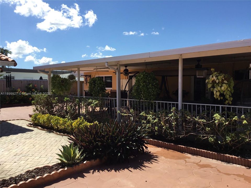 APPROX 880 SQ FEET COVERED TERRACE