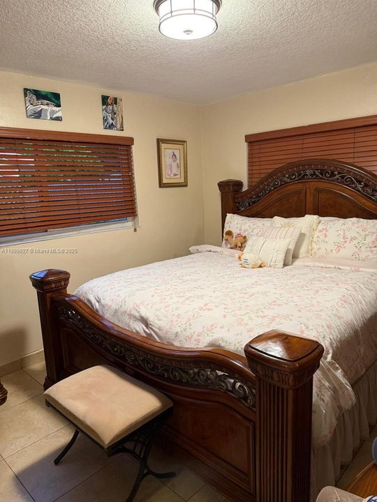 For Sale: $875,000 (4 beds, 2 baths, 1517 Square Feet)