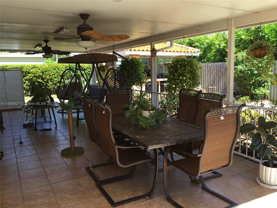 For Sale: $875,000 (4 beds, 2 baths, 1517 Square Feet)