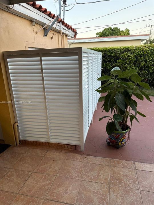 For Sale: $875,000 (4 beds, 2 baths, 1517 Square Feet)