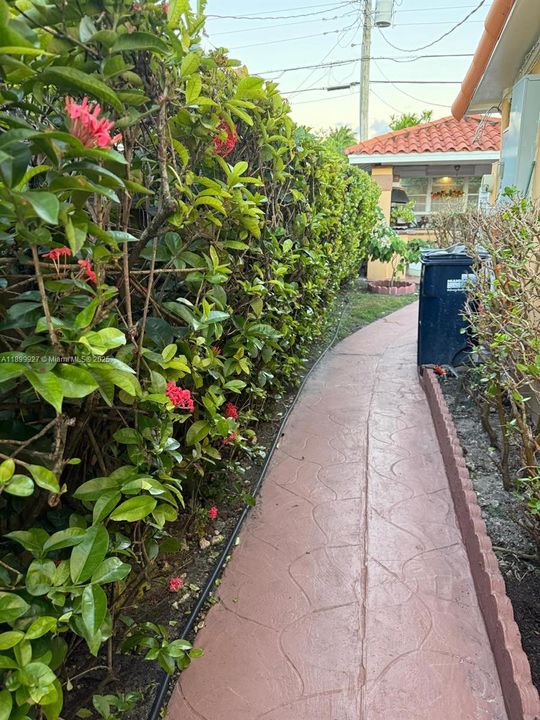 For Sale: $875,000 (4 beds, 2 baths, 1517 Square Feet)