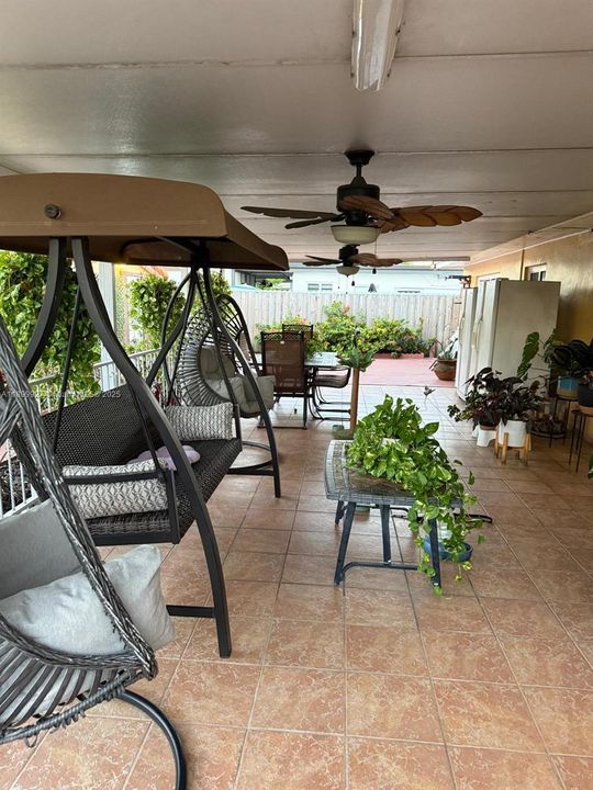 For Sale: $875,000 (4 beds, 2 baths, 1517 Square Feet)