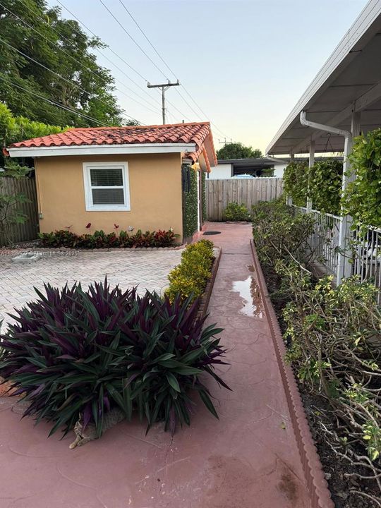 For Sale: $875,000 (4 beds, 2 baths, 1517 Square Feet)