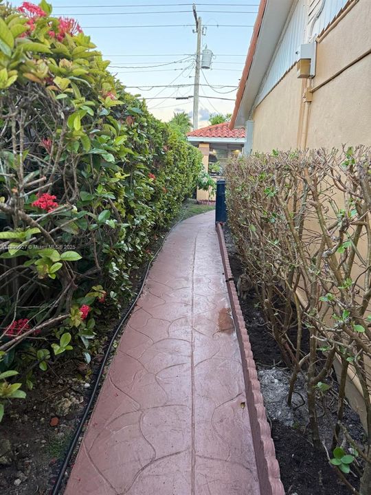 For Sale: $875,000 (4 beds, 2 baths, 1517 Square Feet)