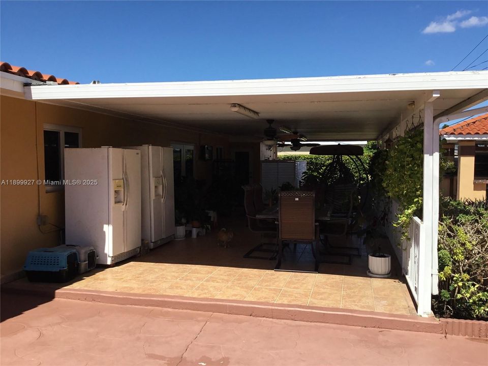 For Sale: $875,000 (4 beds, 2 baths, 1517 Square Feet)