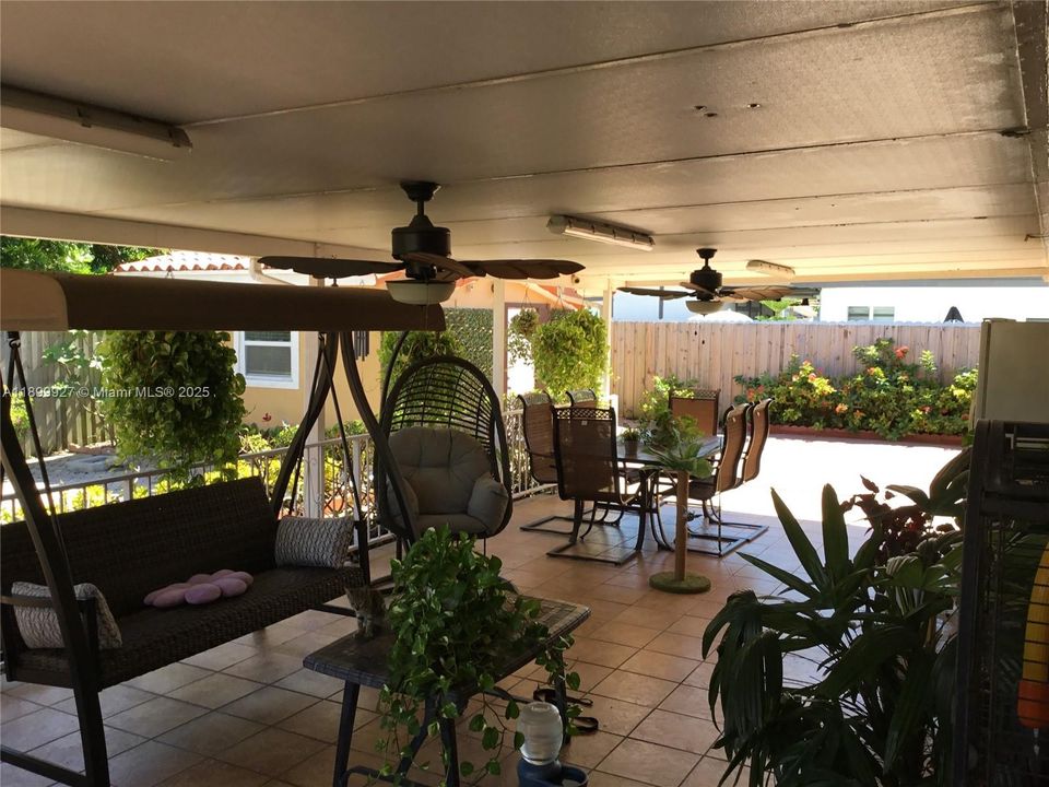 For Sale: $875,000 (4 beds, 2 baths, 1517 Square Feet)