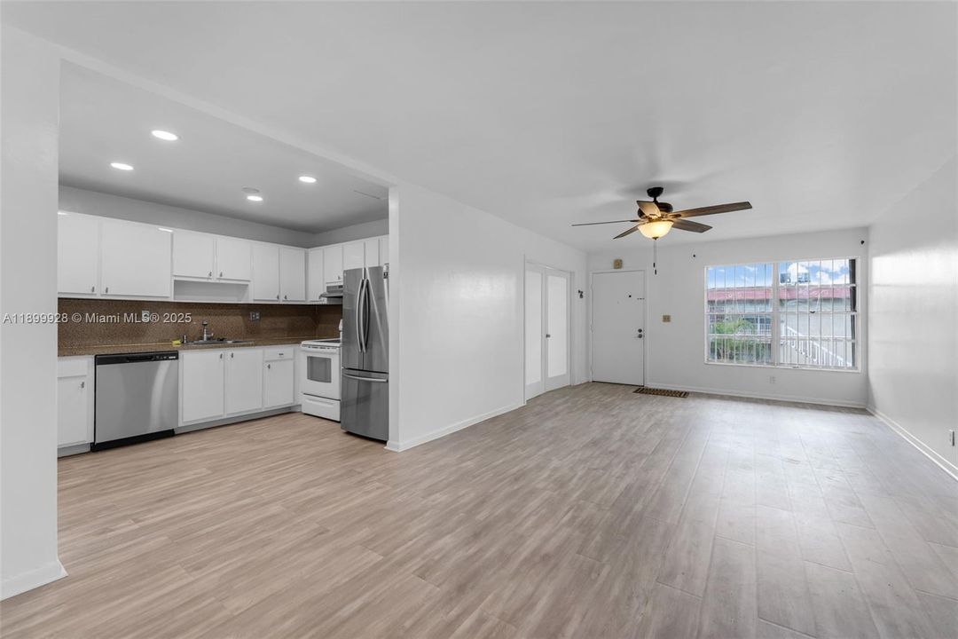 For Rent: $2,400 (3 beds, 1 baths, 952 Square Feet)