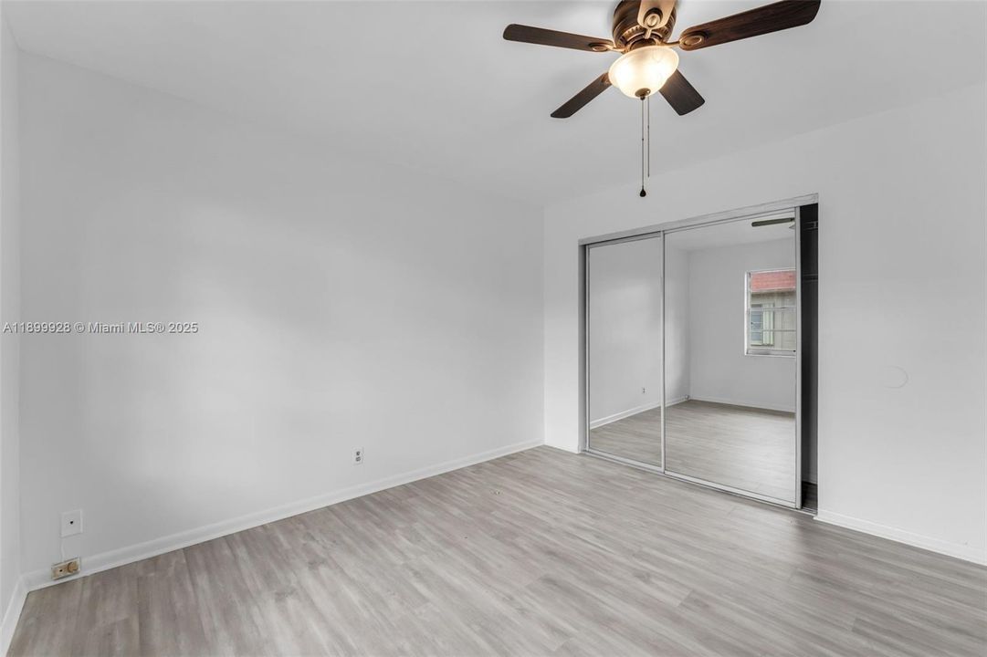 For Rent: $2,400 (3 beds, 1 baths, 952 Square Feet)