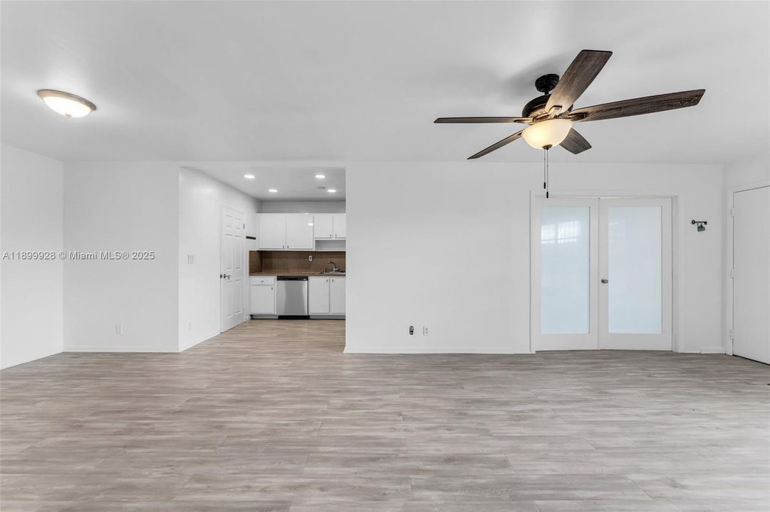 For Rent: $2,400 (3 beds, 1 baths, 952 Square Feet)