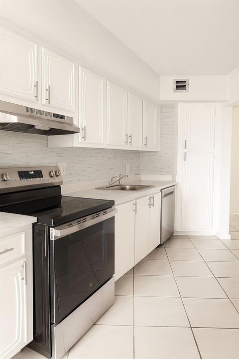 For Sale: $180,000 (2 beds, 2 baths, 1120 Square Feet)