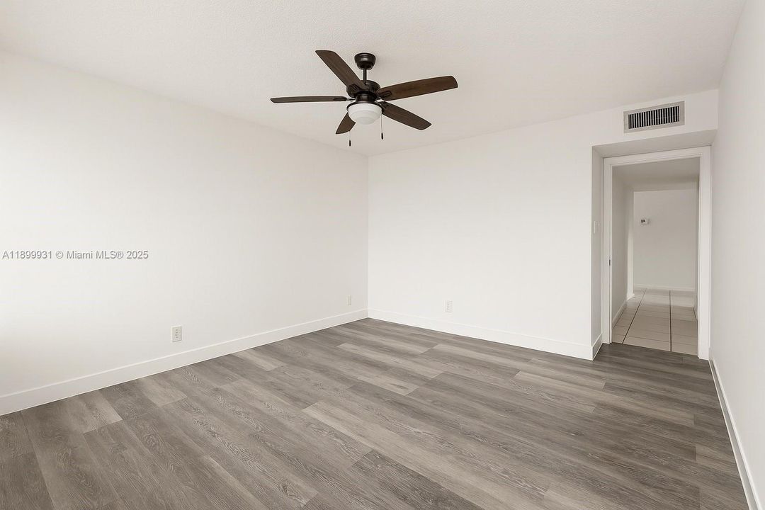 For Sale: $180,000 (2 beds, 2 baths, 1120 Square Feet)