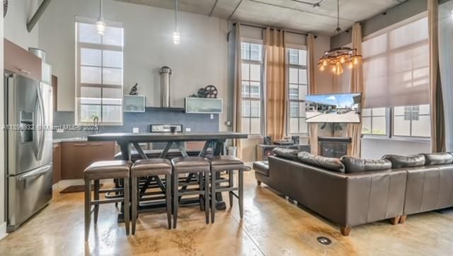 For Sale: $505,000 (1 beds, 1 baths, 1015 Square Feet)