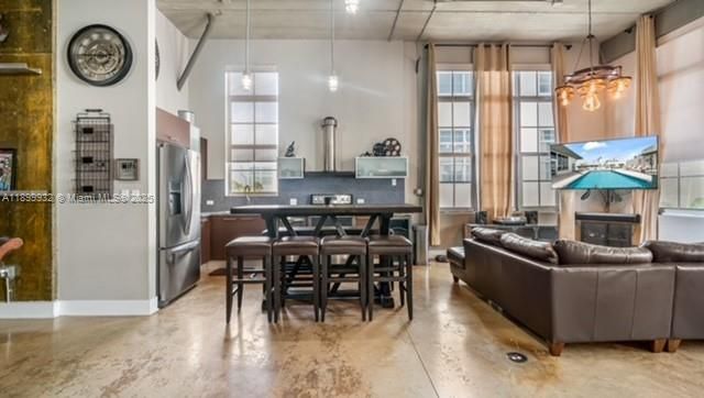 For Sale: $505,000 (1 beds, 1 baths, 1015 Square Feet)