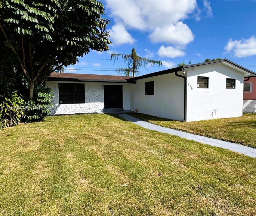 Под контрактом: $489,000 (2 спален, 2 ванн, 1198 Квадратных фут)