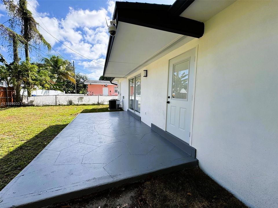 Под контрактом: $489,000 (2 спален, 2 ванн, 1198 Квадратных фут)