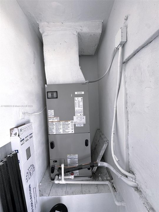 Под контрактом: $489,000 (2 спален, 2 ванн, 1198 Квадратных фут)