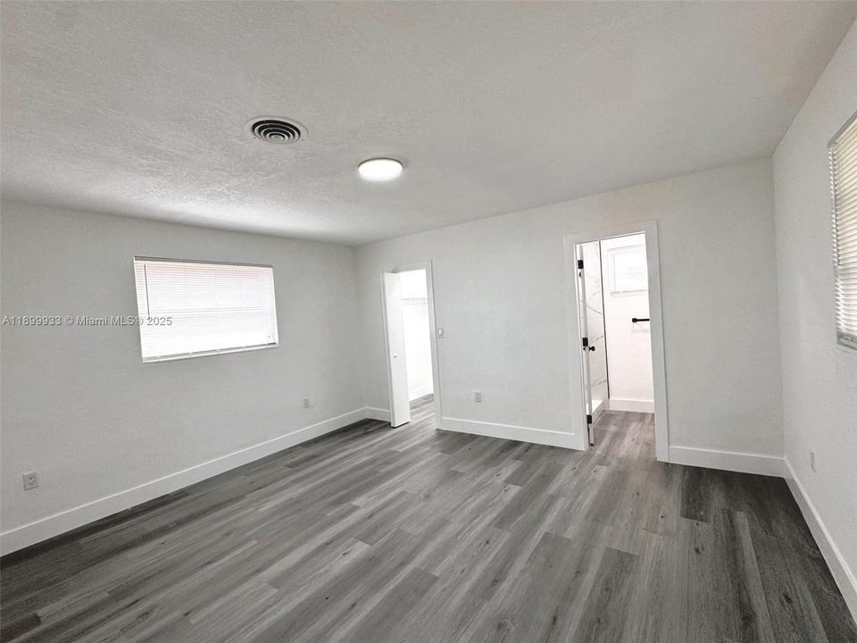 Под контрактом: $489,000 (2 спален, 2 ванн, 1198 Квадратных фут)