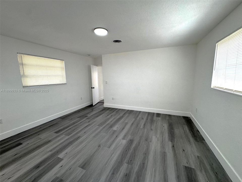 Под контрактом: $489,000 (2 спален, 2 ванн, 1198 Квадратных фут)