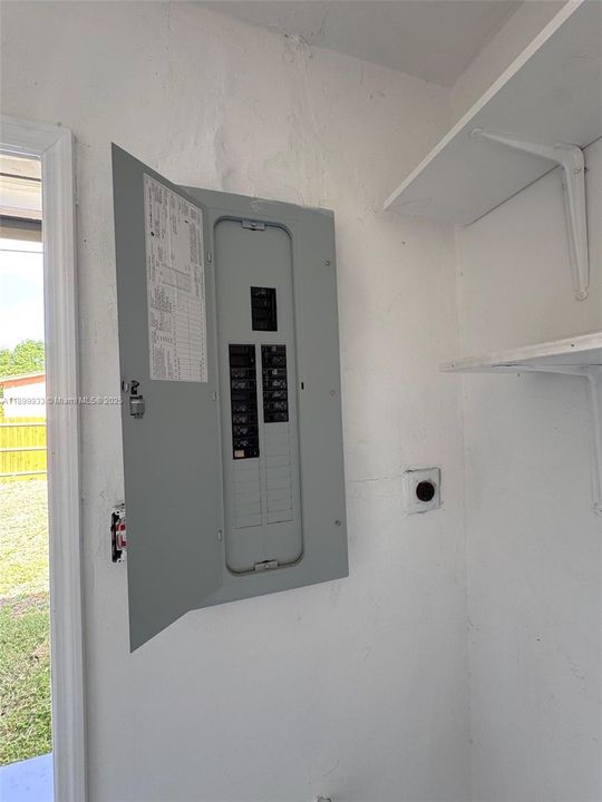 Под контрактом: $489,000 (2 спален, 2 ванн, 1198 Квадратных фут)