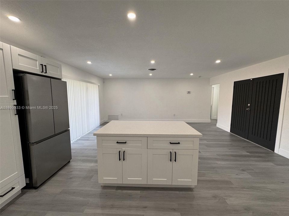 Под контрактом: $489,000 (2 спален, 2 ванн, 1198 Квадратных фут)