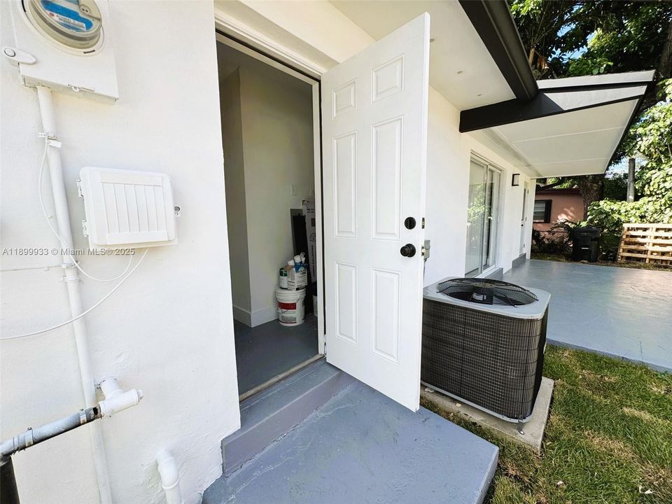 Под контрактом: $489,000 (2 спален, 2 ванн, 1198 Квадратных фут)