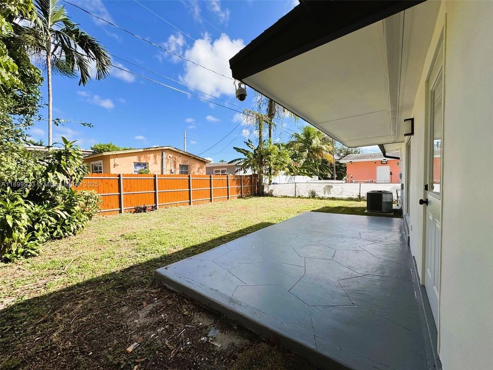 Под контрактом: $489,000 (2 спален, 2 ванн, 1198 Квадратных фут)