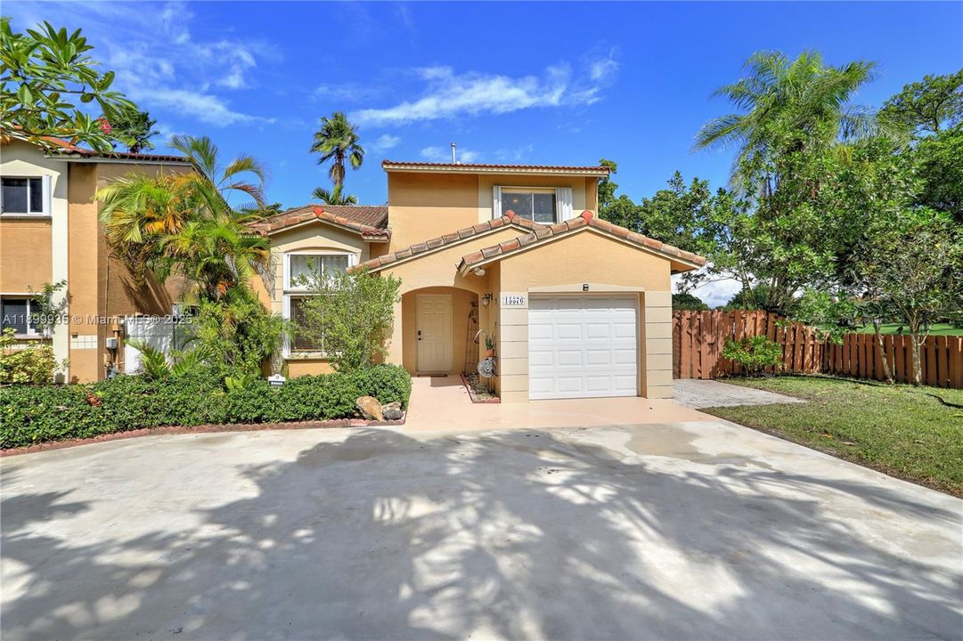 Recently Sold: $619,000 (3 beds, 2 baths, 1777 Square Feet)