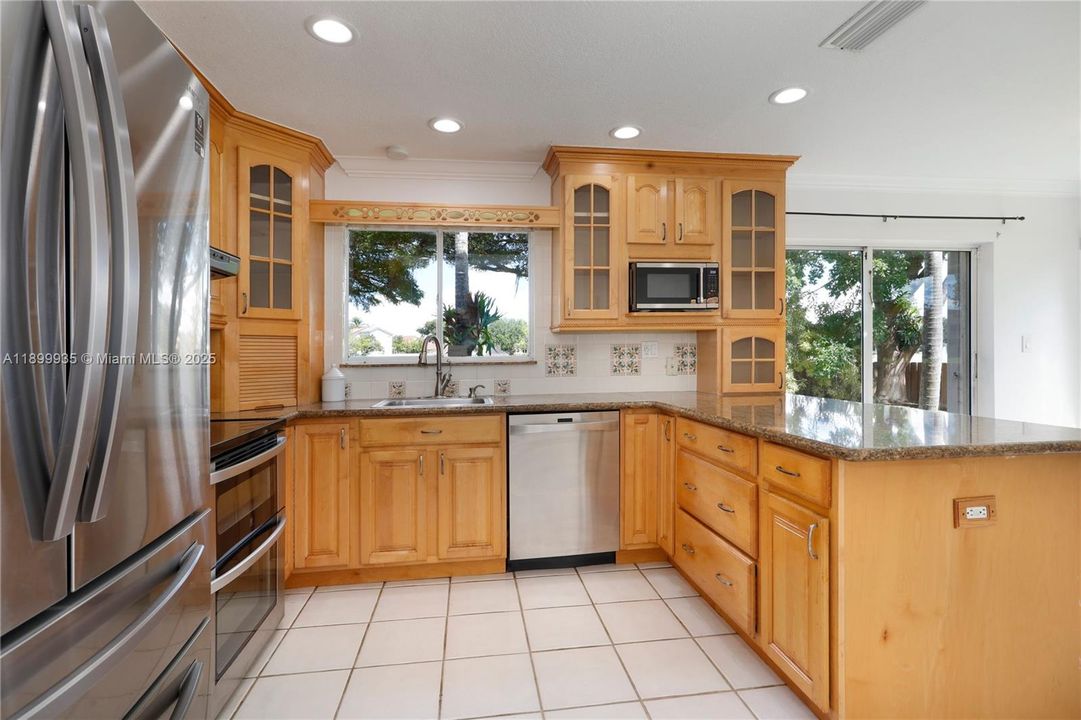 Recently Sold: $619,000 (3 beds, 2 baths, 1777 Square Feet)