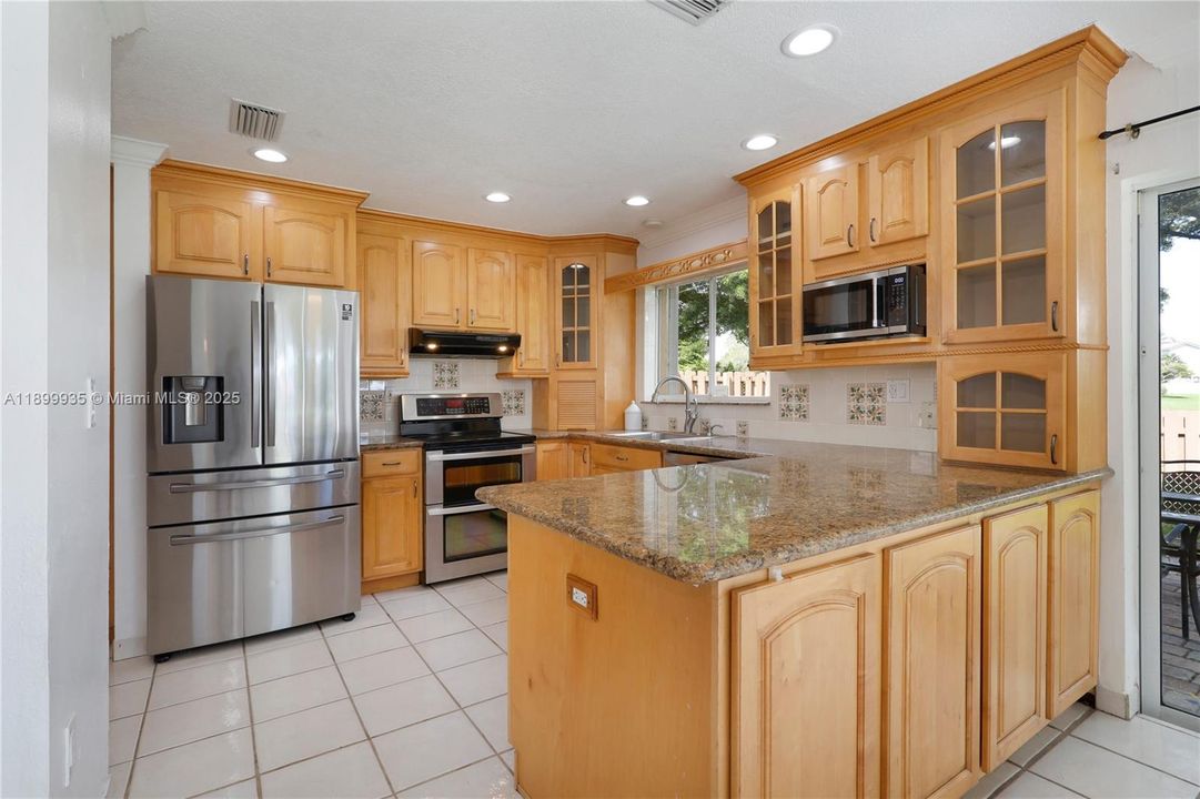 Recently Sold: $619,000 (3 beds, 2 baths, 1777 Square Feet)