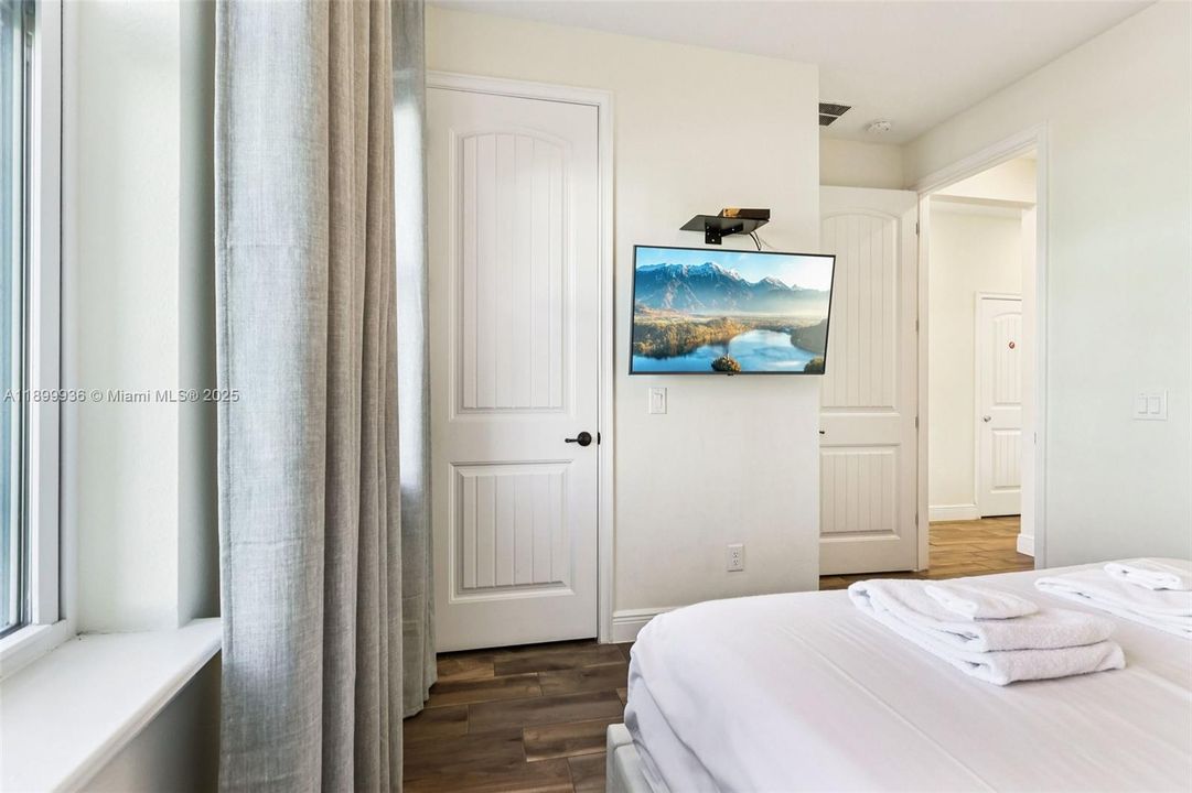 待售: $399,000 (3 贝兹, 3 浴室, 0 平方英尺)