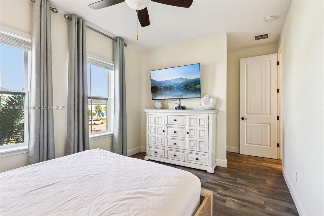 待售: $399,000 (3 贝兹, 3 浴室, 0 平方英尺)